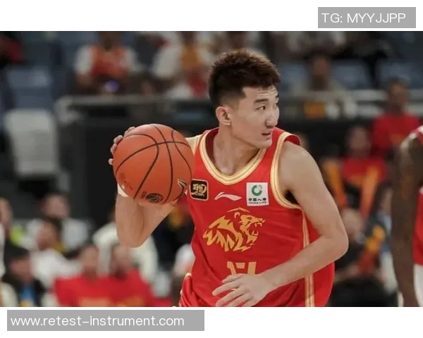 孙铭徽：从青涩少年到篮球场上的耀眼明星之路