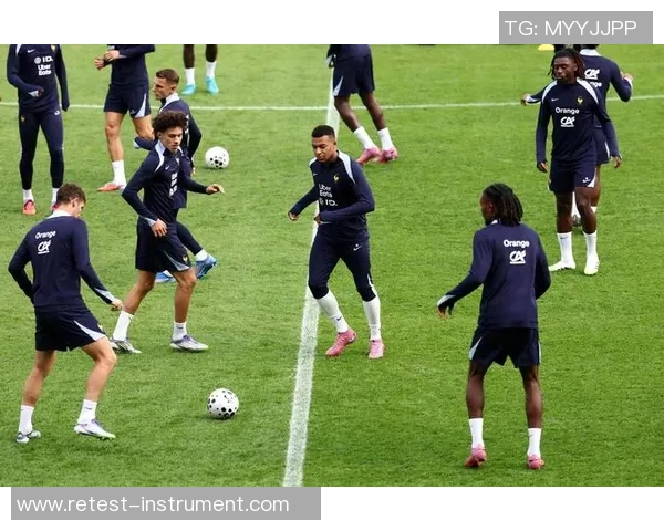 姆巴佩领衔法国队冲击世界杯冠军展现超凡实力与团队合作精神 姆巴佩领衔法国队冲击世界杯冠军展现超凡实力与团队合作精神