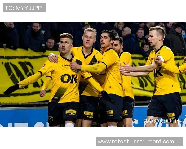 天主大学与格雷米奥的激烈对决揭示足球魅力与团队精神的完美结合 天主大学与格雷米奥的激烈对决揭示足球魅力与团队精神的完美结合