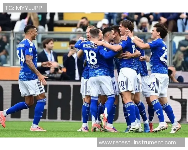 柏斯光荣与悉尼FC的激烈对决展现足球魅力与团队精神