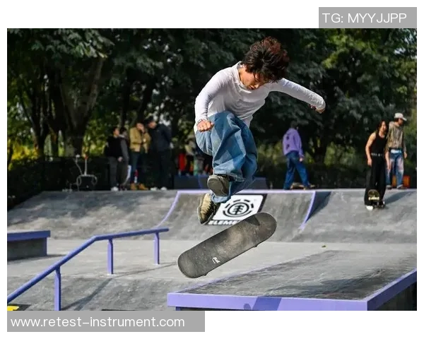 重庆滑板队与成都滑板队赛后复盘意识碰撞与战术分析