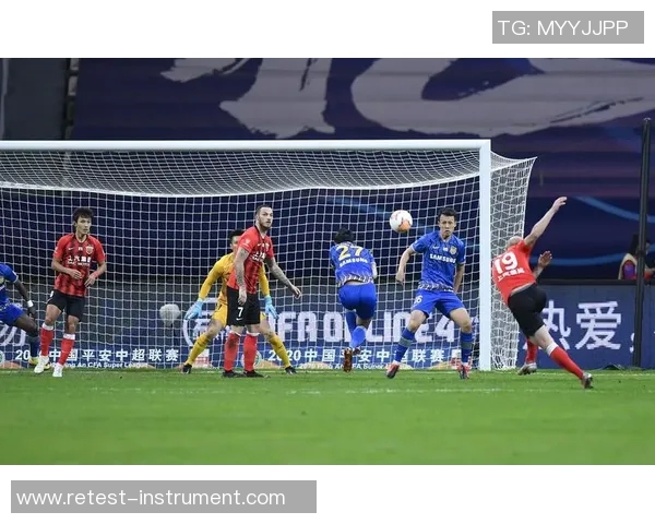 上海上港与北京队激战正酣精彩直播全程回顾与分析 上海上港与北京队激战正酣精彩直播全程回顾与分析